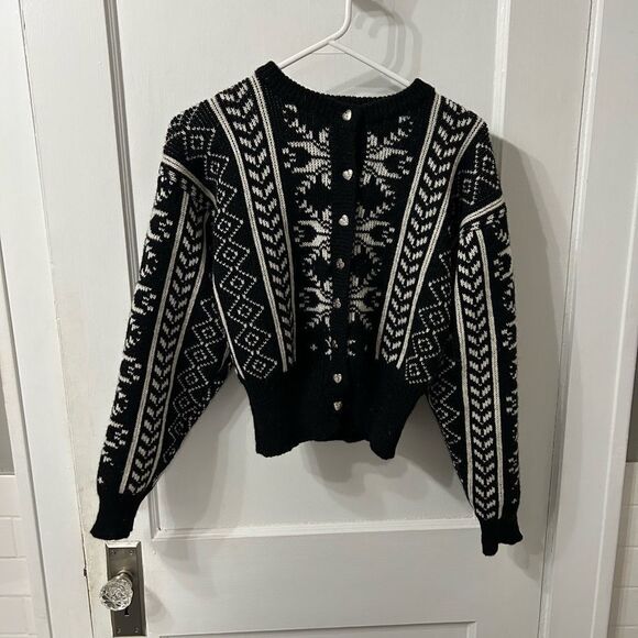 Black and White vintage Patterned Women's Sweater - Picture 1 of 4